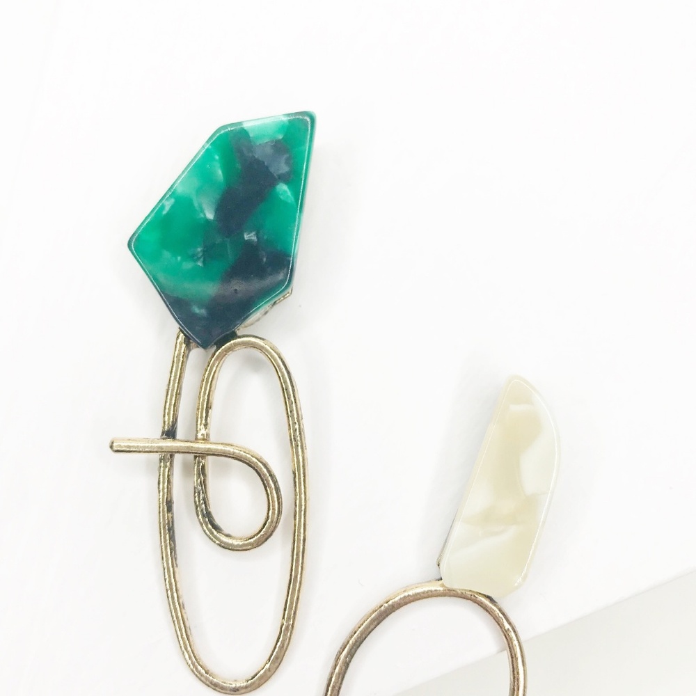 Metal Twist Asymmetrical Earrings - Picture 4 of 7